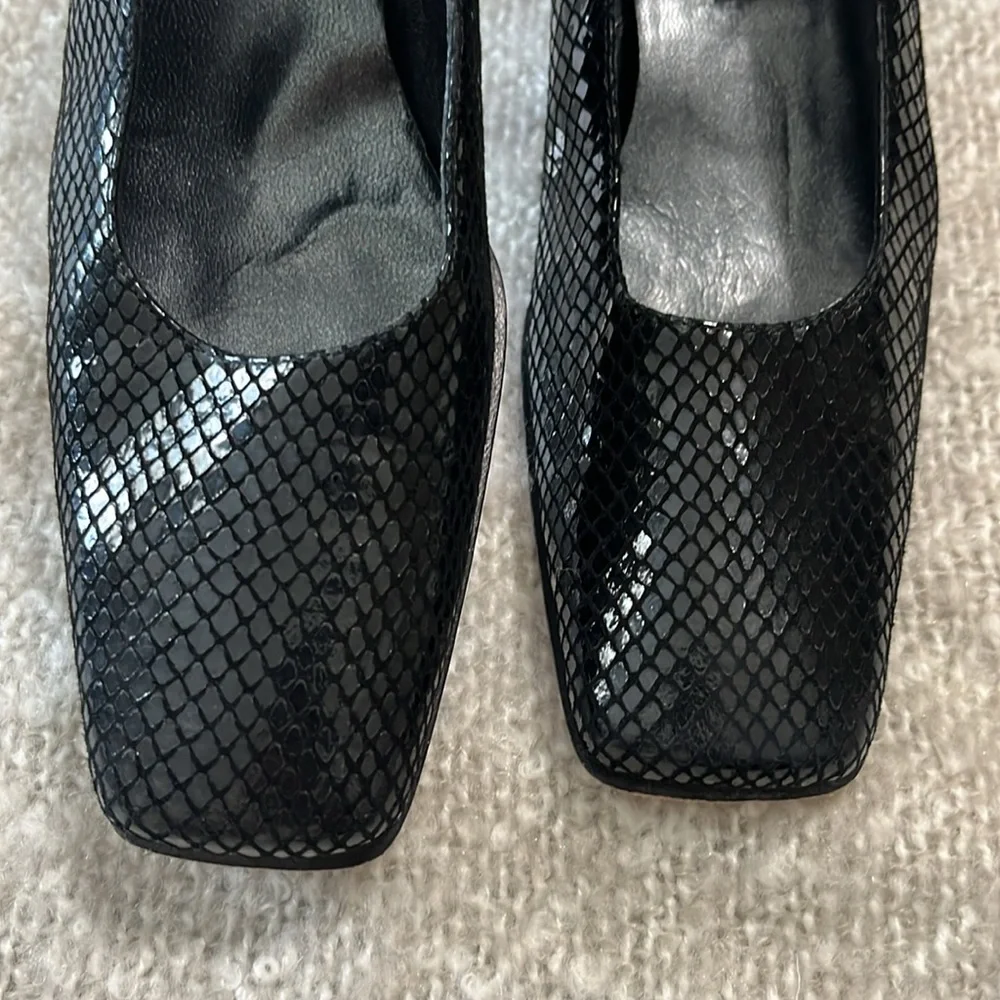 STUART WEITZMAN Vintage Black Snake Embossed Square Toe Pumps‎ Heels Size 7 AA